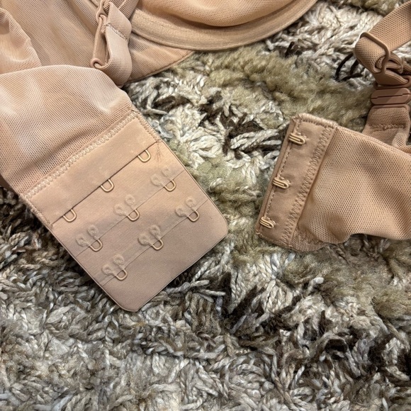 Skims 38D Ultra Mesh Tan Underwire Bra - Picture 4 of 6